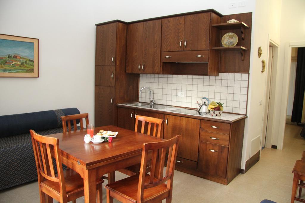 Residence I Due Pini มารีนาดีกรอซเซโต ห้อง รูปภาพ